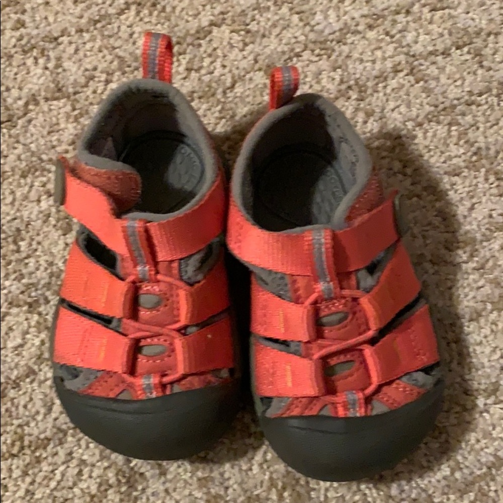 Coral keens EUC